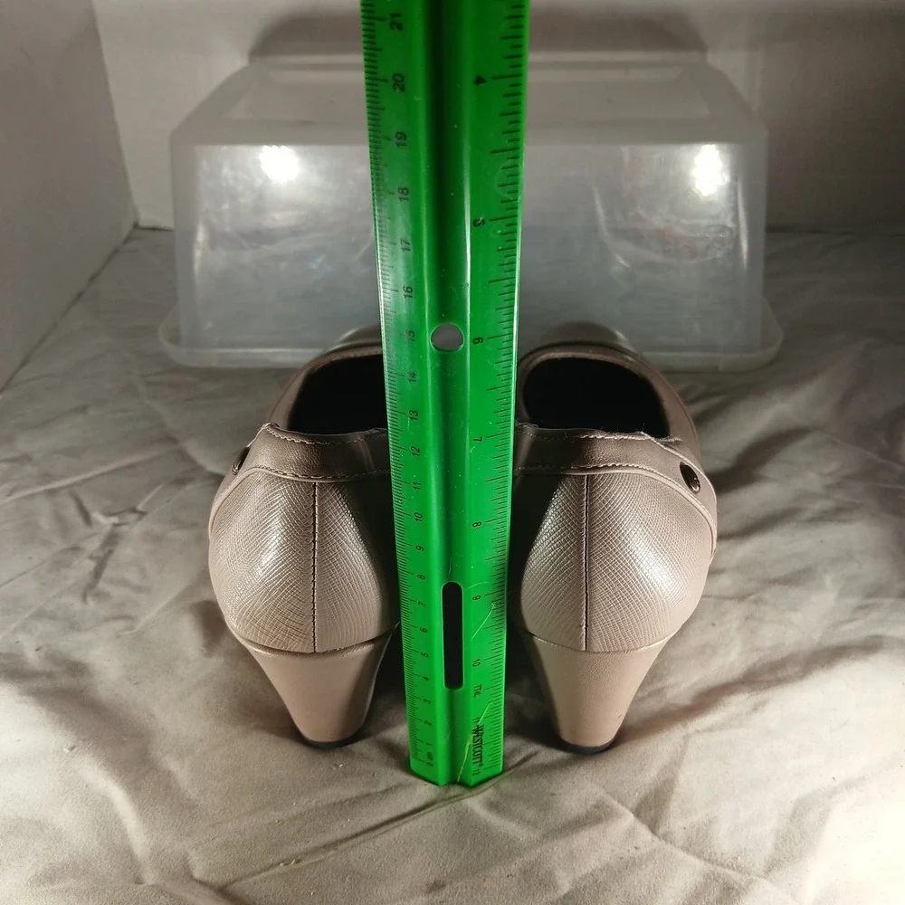 Life Stride Beige Wedge Pumps